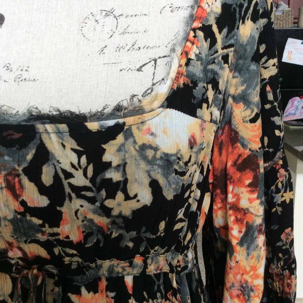 🤩 Flower Print Mini Dress 🤩 - Picture 7 of 8